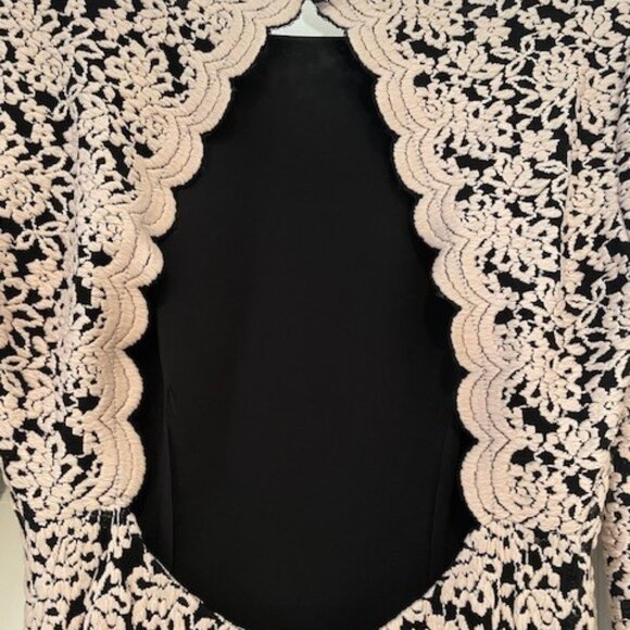 Alice + Olivia Backless Long Sleeve Black and Cream Lace Dress– Sz 4 - Picture 9 of 15